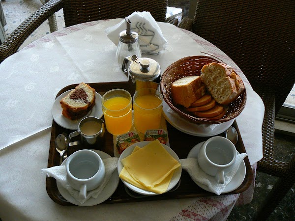 Imagini Grecia: hotel Adonis Atena mic dejun