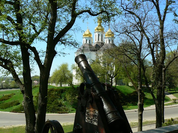 Obiective turistice Ucraina: tunuri si biserici.JPG