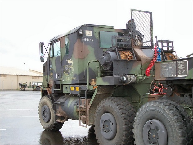 M1070 Heavy Equipment Transporter 14
