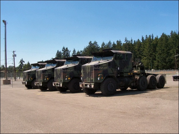 M1070 Heavy Equipment Transporter 22