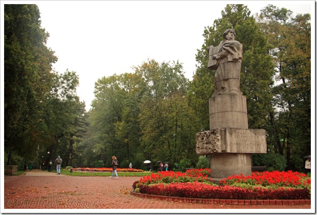 Nowy Sącz, Plac Wolności, pomnik Adama Mickiewicza