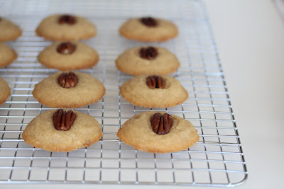 close-up photo of cookies on a baking rack