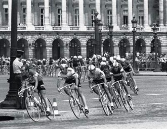 historique_1975 - first finish on champs elysees
