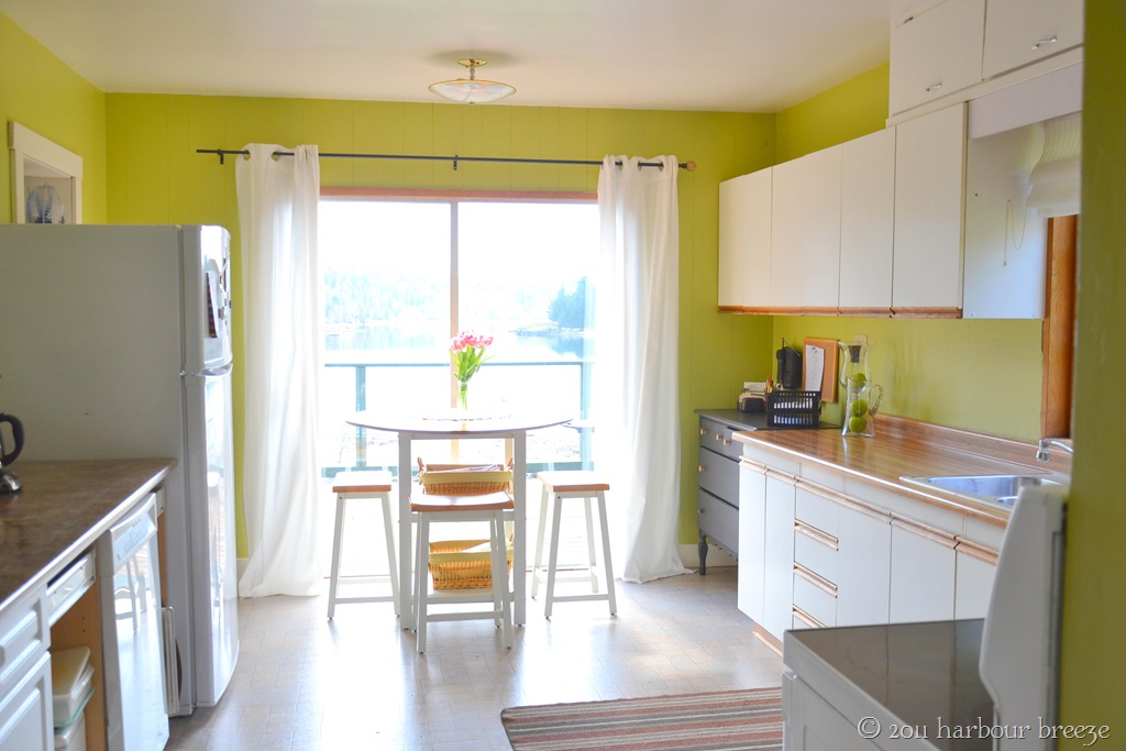 [whole kitchen[16].jpg]