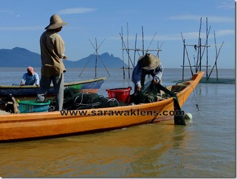 boat_ride_to_Bako_fishermen_6