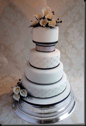4-tier-Lillies-in-black-cake