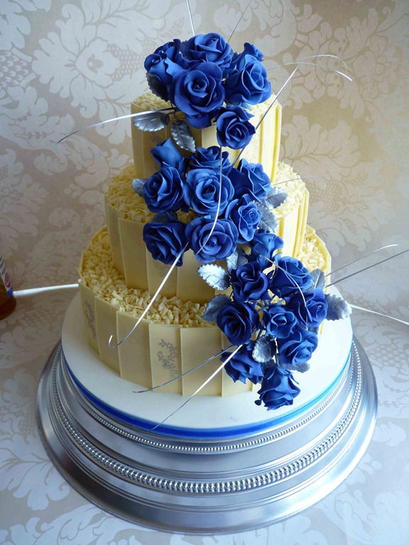 [3-TIER-CHOCOLATE-PANEL-WEDDING-CAKE[4].jpg]