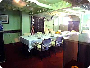 captain-cabin-diningroom