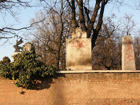 2ARC, ERASH, Budapest, Kerepesi úti temető, Nemzeti Pantheon, vandalizmusus, street art, teg,  tag, falfirka, tegelés, Budapest, blog, rongálás