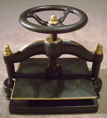 Gorgeous Vintage Antique CAST IRON BOOK PRESS