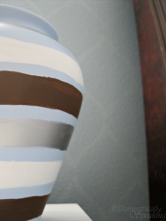 [striped-vase-52.gif]