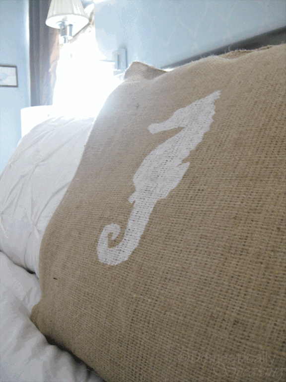 [seahorse-pillow-2[2].gif]