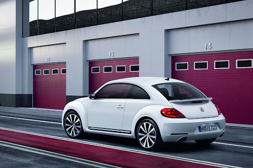 2012-Volkswagen-Beetle-07.JPG