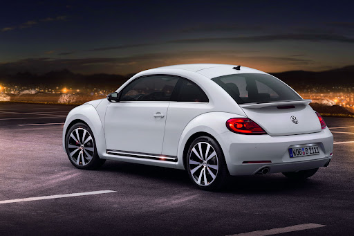 2012-Volkswagen-Beetle-02.JPG