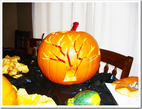 20091025 carving pumpkins (8) edit