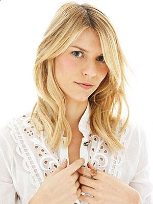 Claire Danes long blonde wavy hairstyle