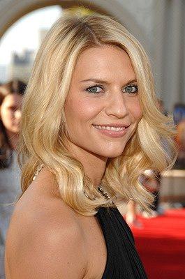 Claire Danes blonde wavy hairstyle 2010