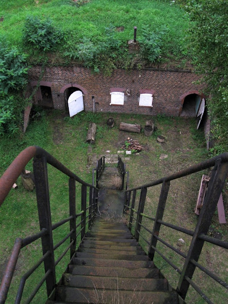 Fort Anioła - pozostałości radzieckiej radiostacji