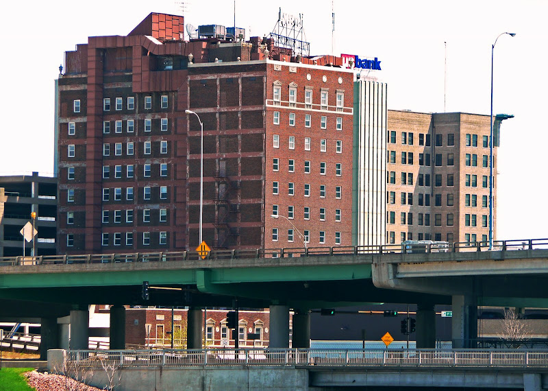 P1030990-E.jpg