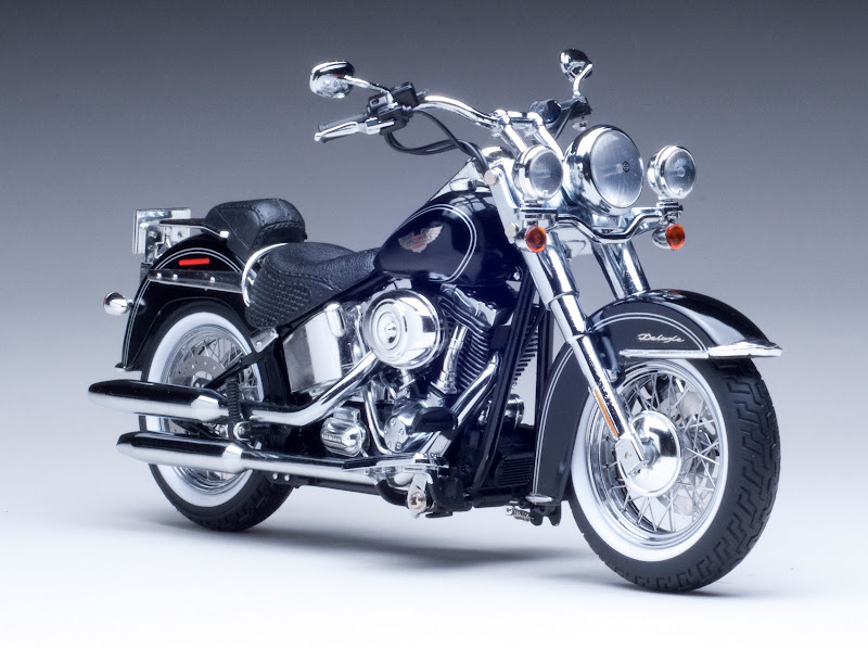 2010 Harley  Davidson  FLSTN Softail  Deluxe Diecast 
