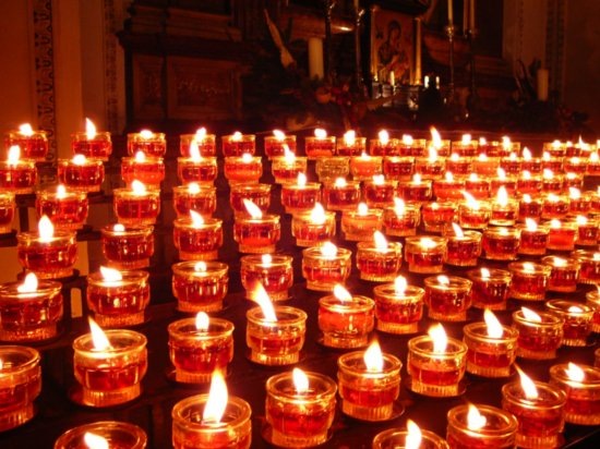 [salzburg_1196966100_church-candles[21].jpg]