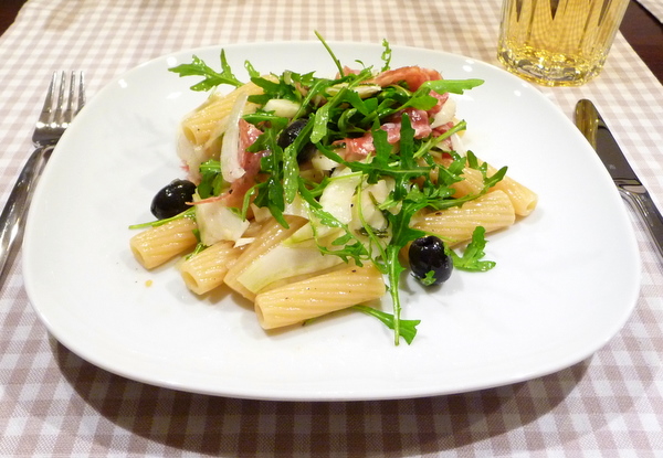Büro-Mittagessen: Italienischer Penne-Salat mit Salami - Schöner Tag noch!