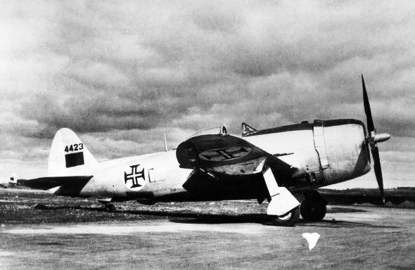 [1952 Republic P-47D Thunderbolt[3].jpg]