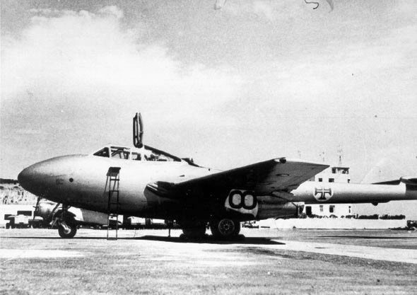 [1952-De-Havilland-DH-115-Vampire4.jpg]