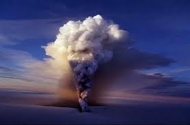 [volcano-ash-cloud[3].jpg]