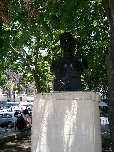 Busto Ignacio Carrera Pinto