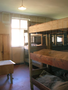 120 - Auschwitz I, interior de un barracón.JPG