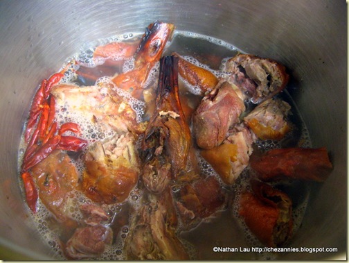  Simmering Duck Heads and Pigs' Feet