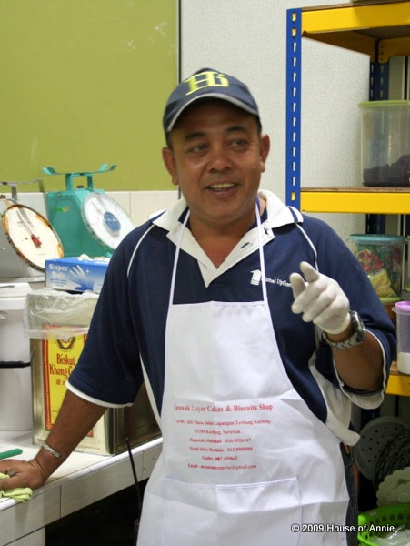 [Idris Ibrahim, owner of My Sara Sarawak Layer Cake shop - copyright house of annie[3].jpg]