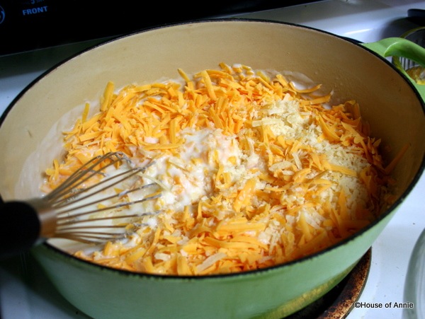 [making cheese sauce for mac and cheese[2].jpg]