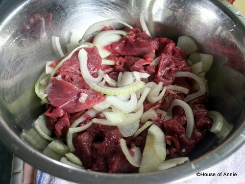 [beef with onions for niku jaga[2].jpg]