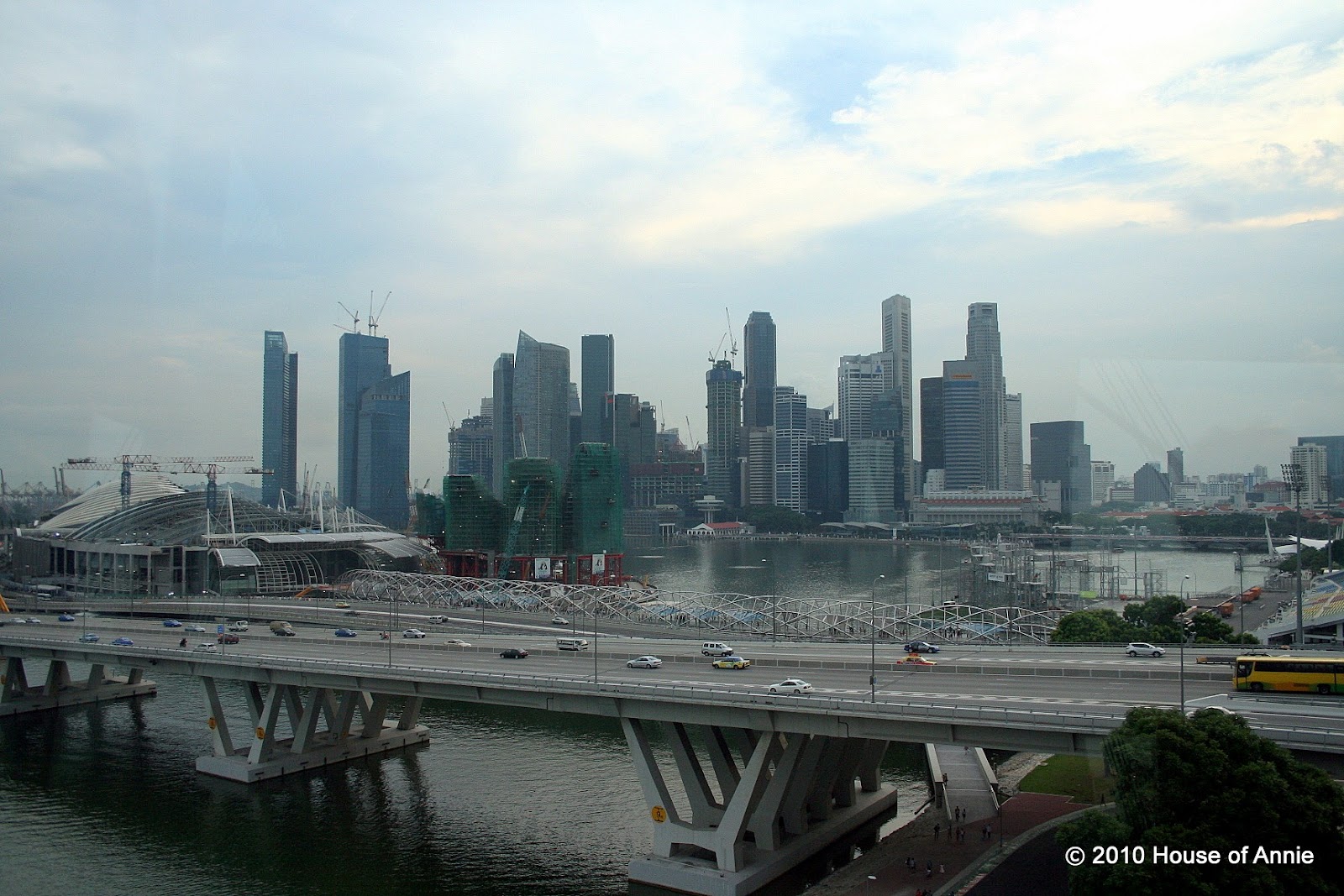 [east coast parkway and the marina from the singapore flyer[2].jpg]