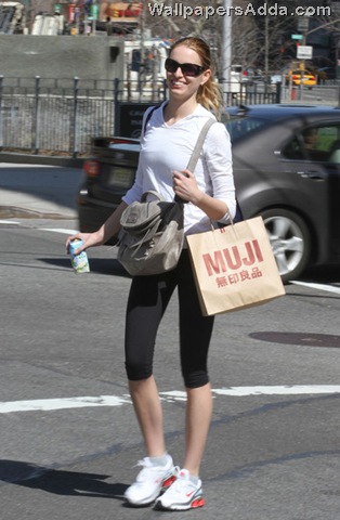 [Kurkova+s+shopping+spree+h7j6TkRCgUYl[2].jpg]