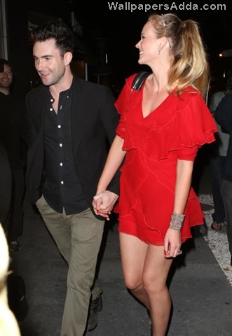 [Adam+Levine+Anne+Vyalitsyna+Out+Dinner+Madeo+S37ZlQo4xd8l[2].jpg]