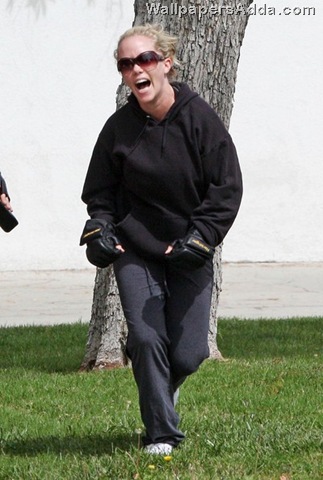 [Kendra+Wilkinson+Hitting+Mitts+Trainer+t44iHim4tlVl[2].jpg]
