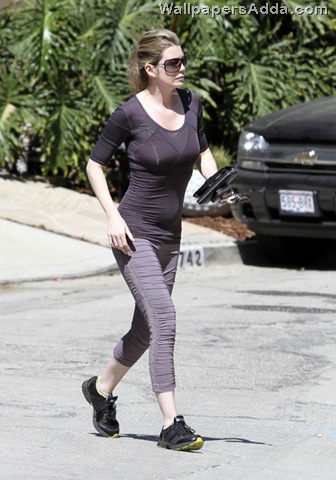 [Ellen+Pompeo+Returning+Los+Feliz+Home+zm77PkJxkI1l[2].jpg]