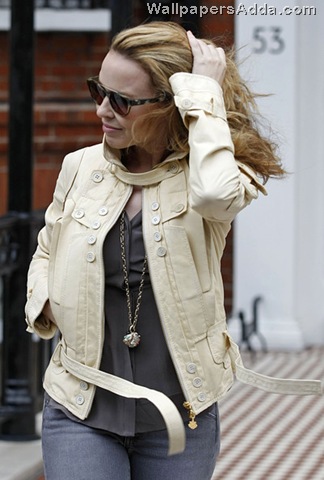 [Minogue+s+fragile+box+xPz9SBuJSR6l[2].jpg]