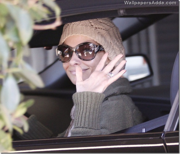 My Name Earl star Jaime Pressly tips valet vWe8QR--1lSl