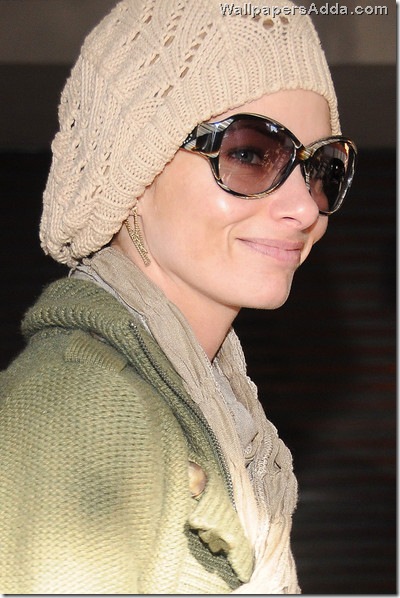 My Name Earl star Jaime Pressly tips valet 7Sadac2GLp2l