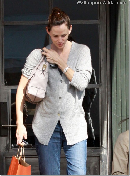 Jennifer Garner Leaving Restaurant Santa Monica YzlXR40QXSIl