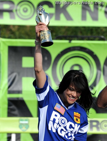 [MTV+Tr3s+Rock+N+Gol+World+Cup+Kick+Off+FkwU0xSij_cl[2].jpg]