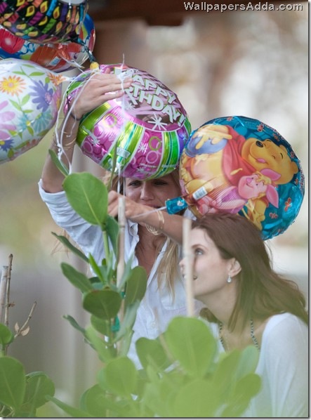 Cameron Diaz Fights Birthday Balloons Poolside KINQMHYLz78l