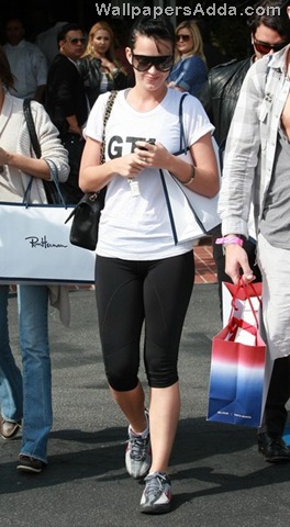 [Katy+Perry+Out+Shopping+Fred+Segal+2+G0VqHFDPp-Wl[2].jpg]
