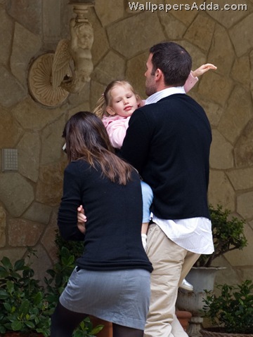[Garner+Affleck+celebrate+Easter+H-CXrGDd6d_l[2].jpg]