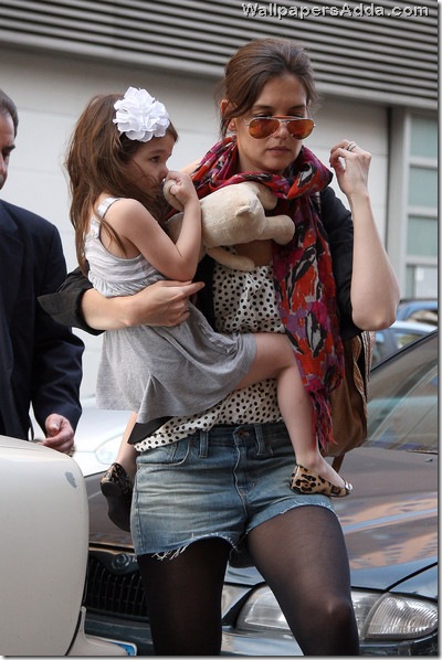 Katie Holmes daughter Suri Cruise spotted Z93QNWUU19fl