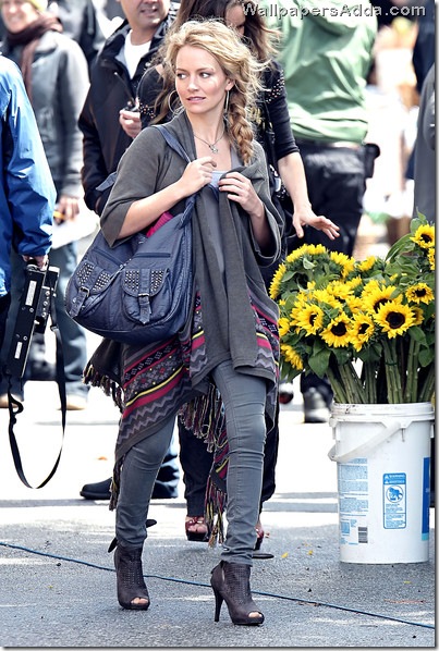 Ugly Betty star Becki Newton embraces boho oUU4NkG6Ck9l
